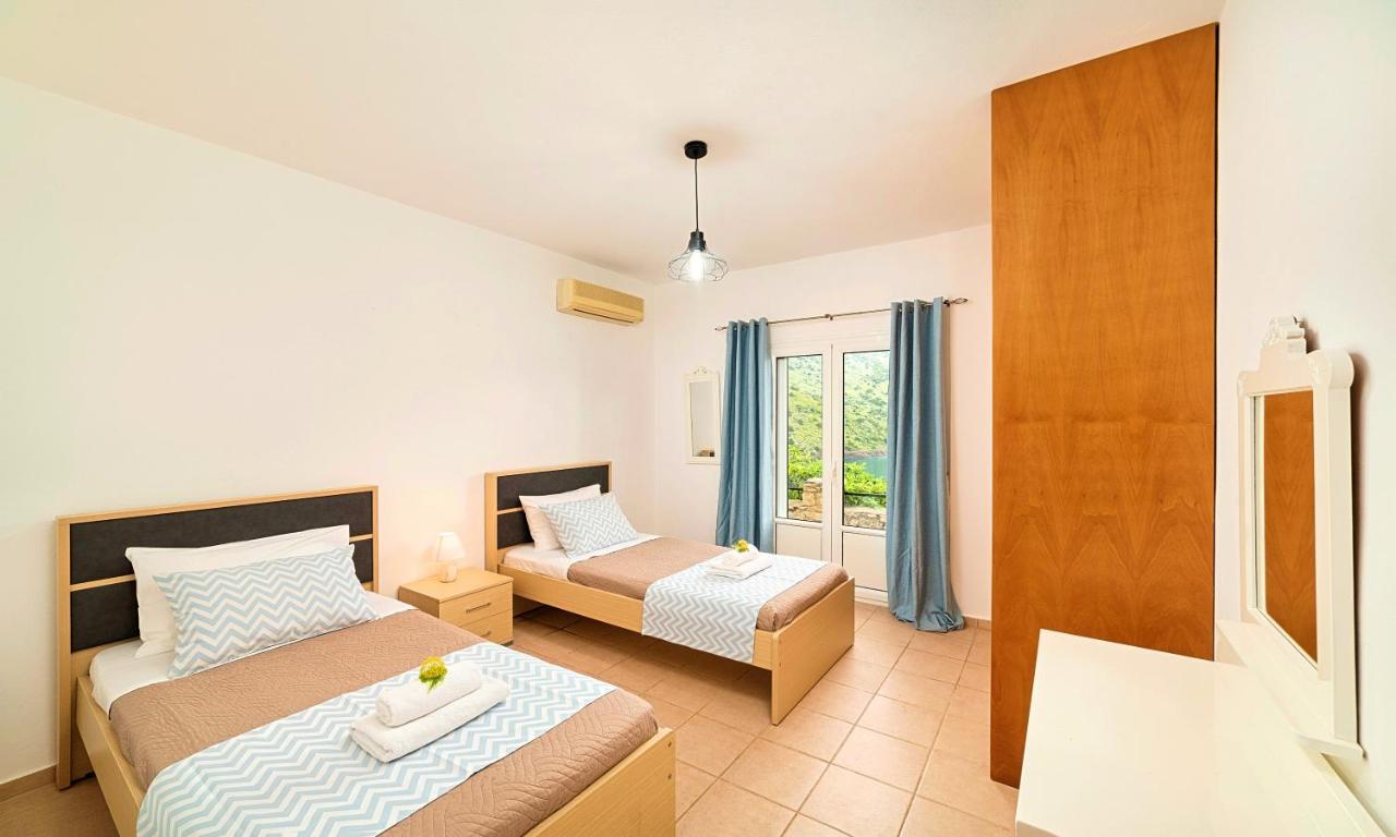 Du Lac Villas Kournas Bagian luar foto