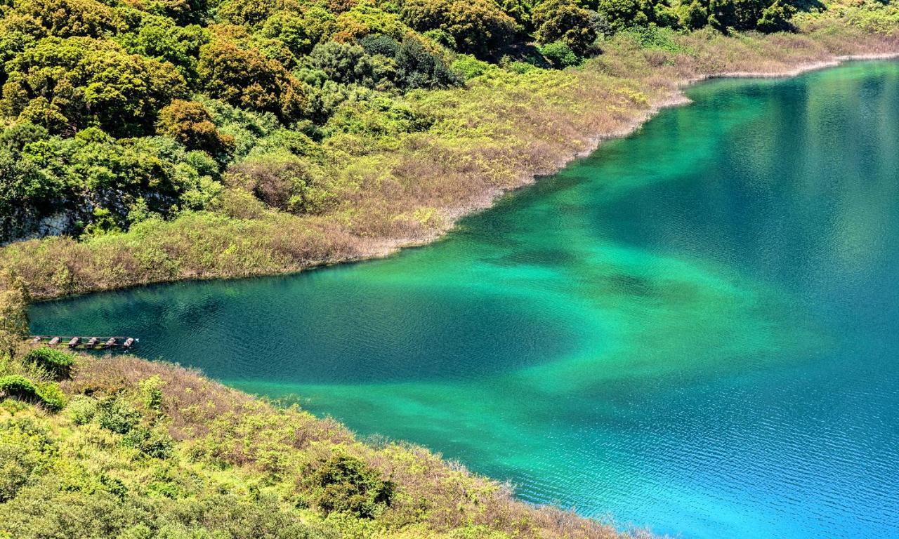 Du Lac Villas Kournas Bagian luar foto