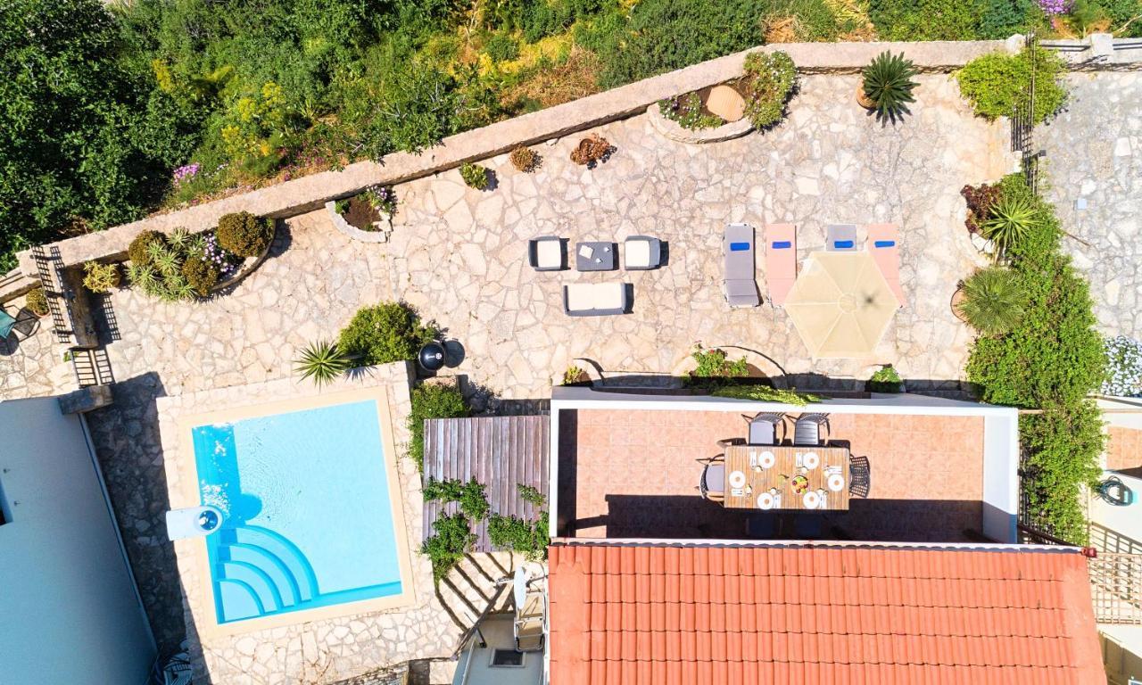 Du Lac Villas Kournas Bagian luar foto