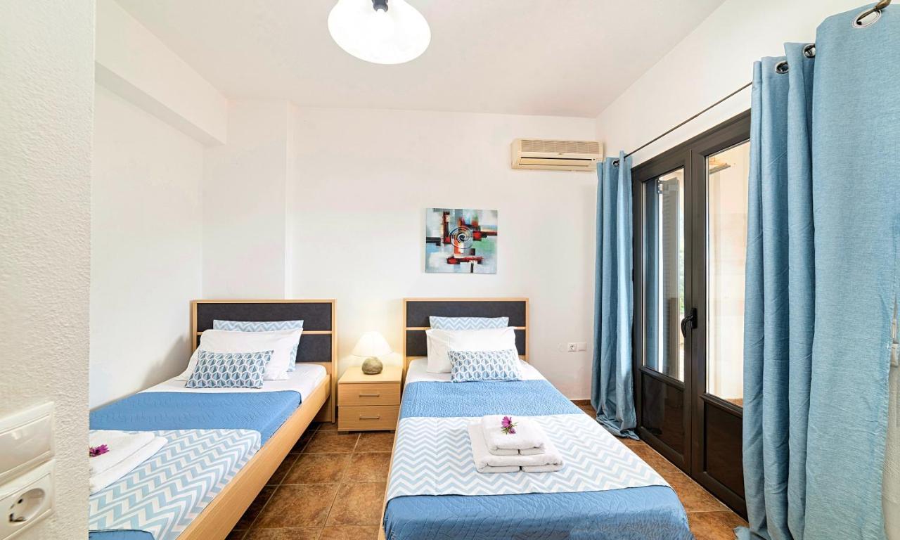 Du Lac Villas Kournas Bagian luar foto